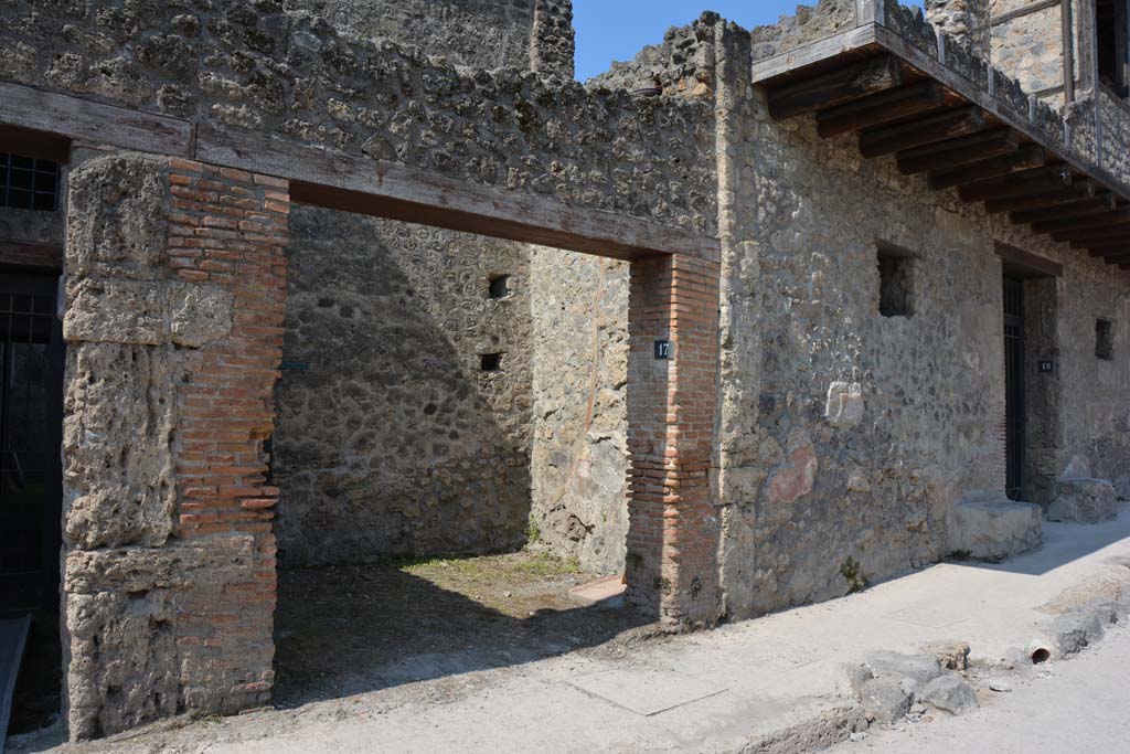 I.10.17 Pompeii. April 2017. Looking towards entrance. Photo courtesy Adrian Hielscher.
