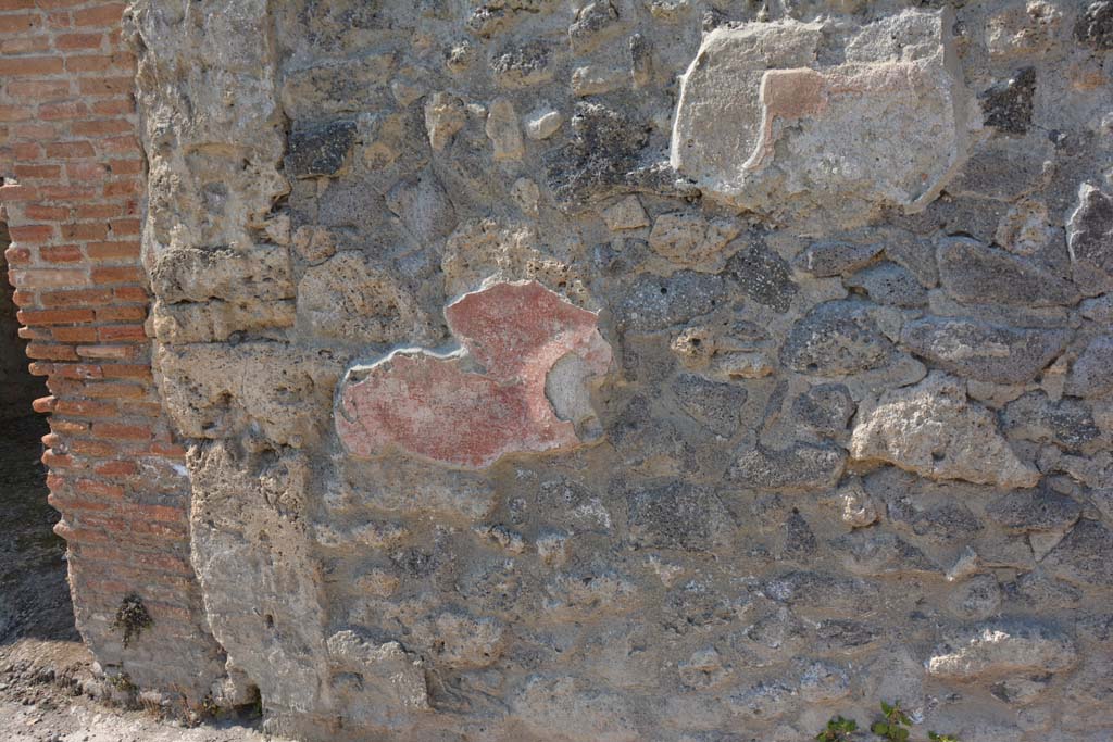 I.10.17 Pompeii. April 2017. Exterior wall on north side of doorway, but south of doorway to I.10.18.
Photo courtesy Adrian Hielscher.