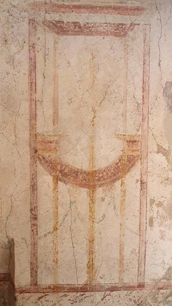 I.11.1 Pompeii. July 2021.
Detail of painted “twisted candelabra” from south wall of cubiculum.
Foto Annette Haug, ERC Grant 681269 DÉCOR.