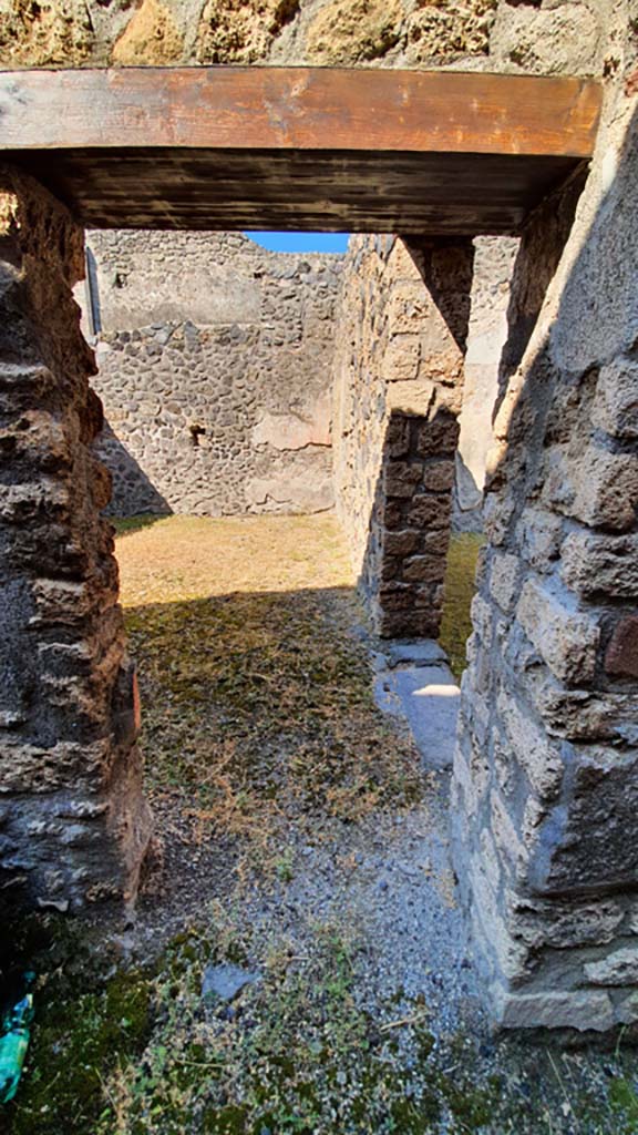 I.11.1 Pompeii. July 2021.
Looking west from room with benches and lararium into other room on south side of bar-room.
Foto Annette Haug, ERC Grant 681269 DÉCOR.