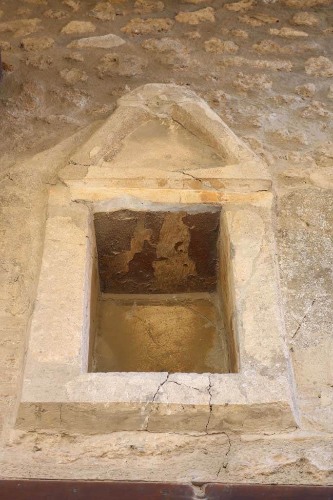 I.11.1 Pompeii. December 2018.
Niche above entrance doorway. Photo courtesy of Aude Durand.