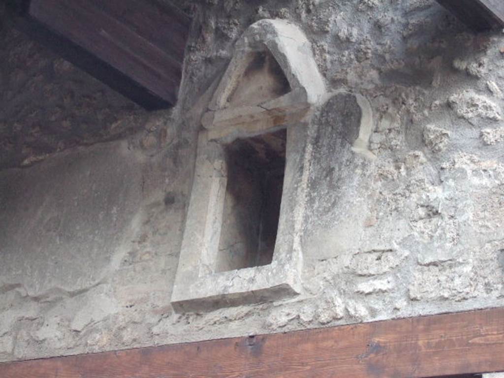 I.11.1 Pompeii. Caupona. Niche above entrance.