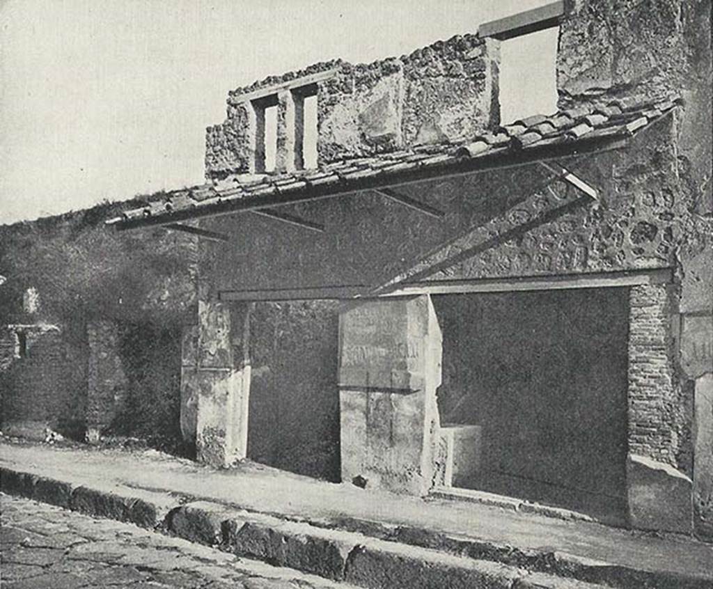 I.11.2 Pompeii, on right. c.1920. Entrance doorways, with I.11.3, on left.
Upper storey windows are visible.