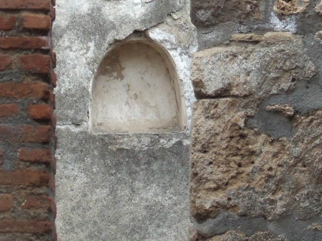 I.11.3 Pompeii. December 2007. Niche on south wall of the garden viewed through kitchen doorway.