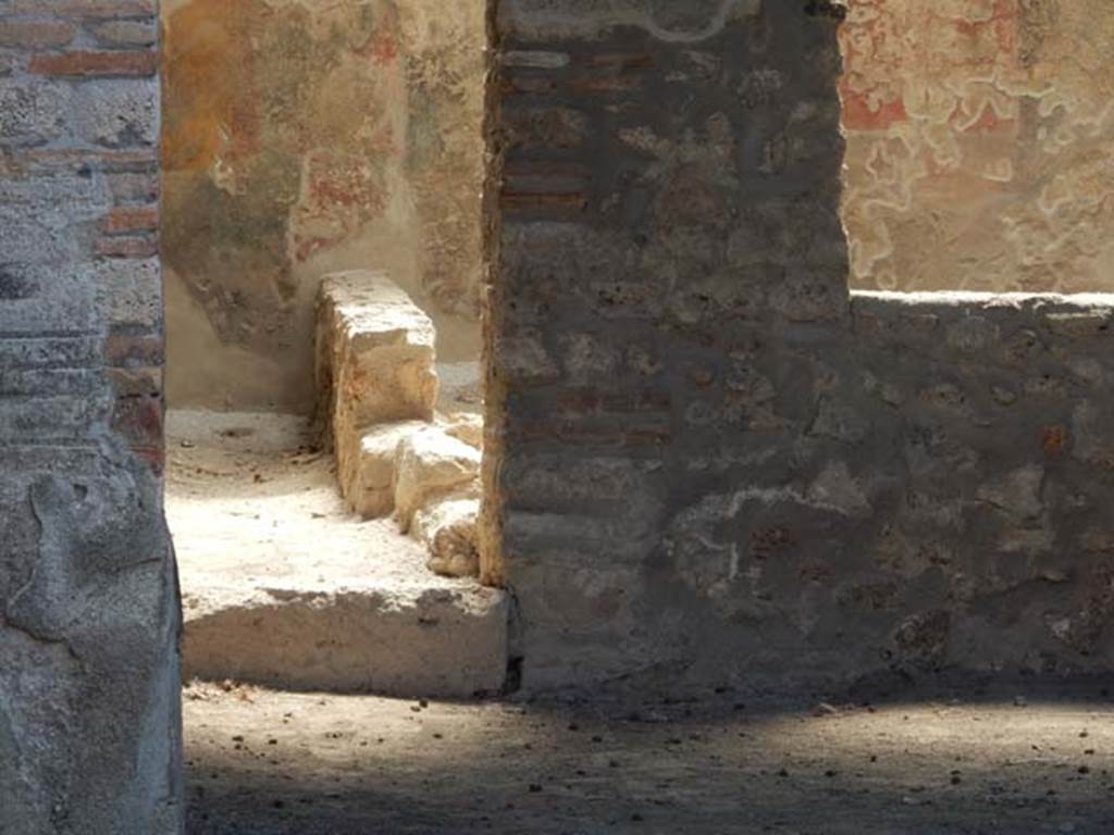 I.11.6 Pompeii. May 2015.
Room 5, south wall of tablinum with window overlooking garden, and door to corridor.
Photo courtesy of Buzz Ferebee.