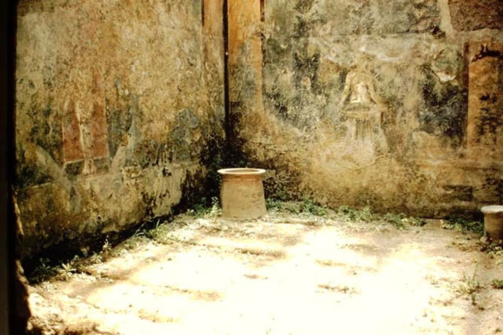 I.11.6 Pompeii. 1959. Room 6, looking towards south-west corner with puteal. Photo by Stanley A. Jashemski.
Source: The Wilhelmina and Stanley A. Jashemski archive in the University of Maryland Library, Special Collections (See collection page) and made available under the Creative Commons Attribution-Non Commercial License v.4. See Licence and use details.
J59f0486