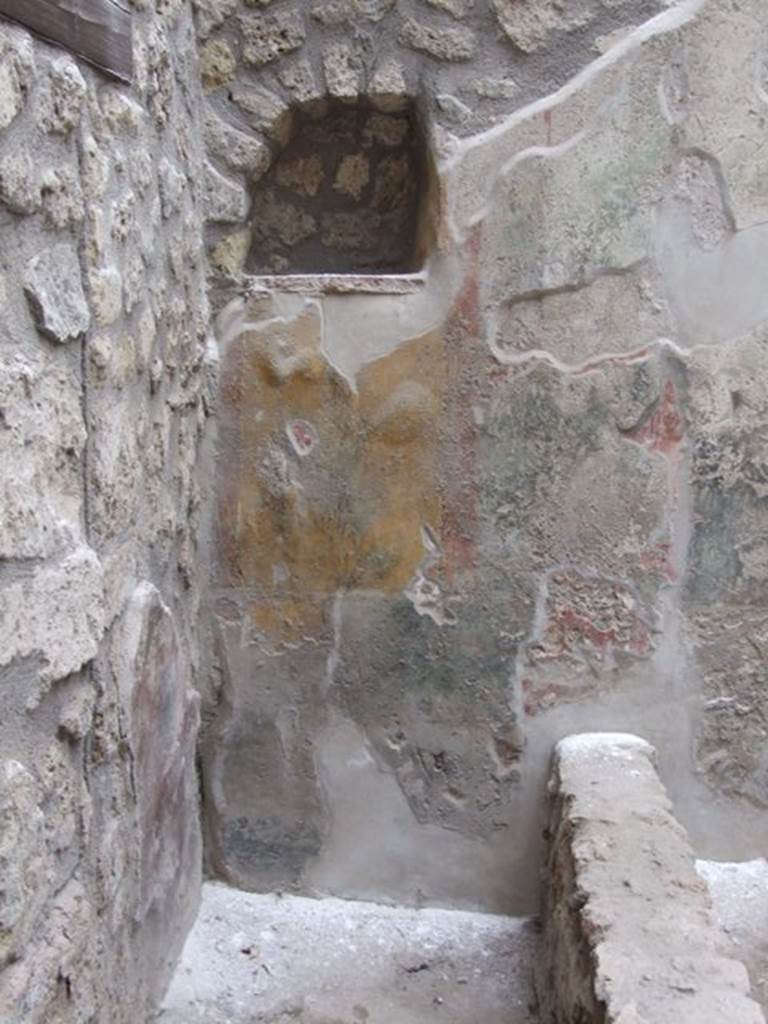 I.11.6 Pompeii. March 2009. Room 6, niche on south wall of garden area.