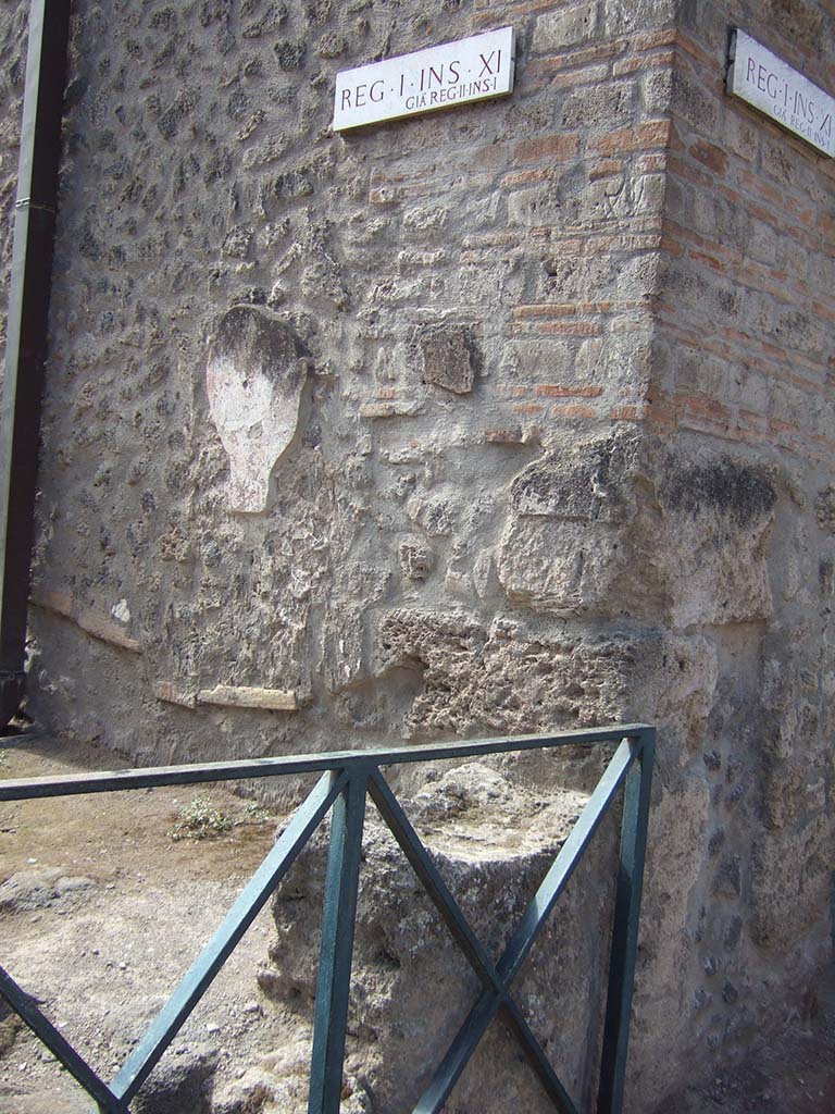 I.11.7 Pompeii. September 2005. Street altar on north-east corner of insula.
According to Della Corte, because of the poor state of the sacred painting when it was found, he could not know to which divinity it was dedicated.
See Della Corte, M., 1965. Case ed Abitanti di Pompei. Napoli: Fausto Fiorentino. (p. 343-4).
