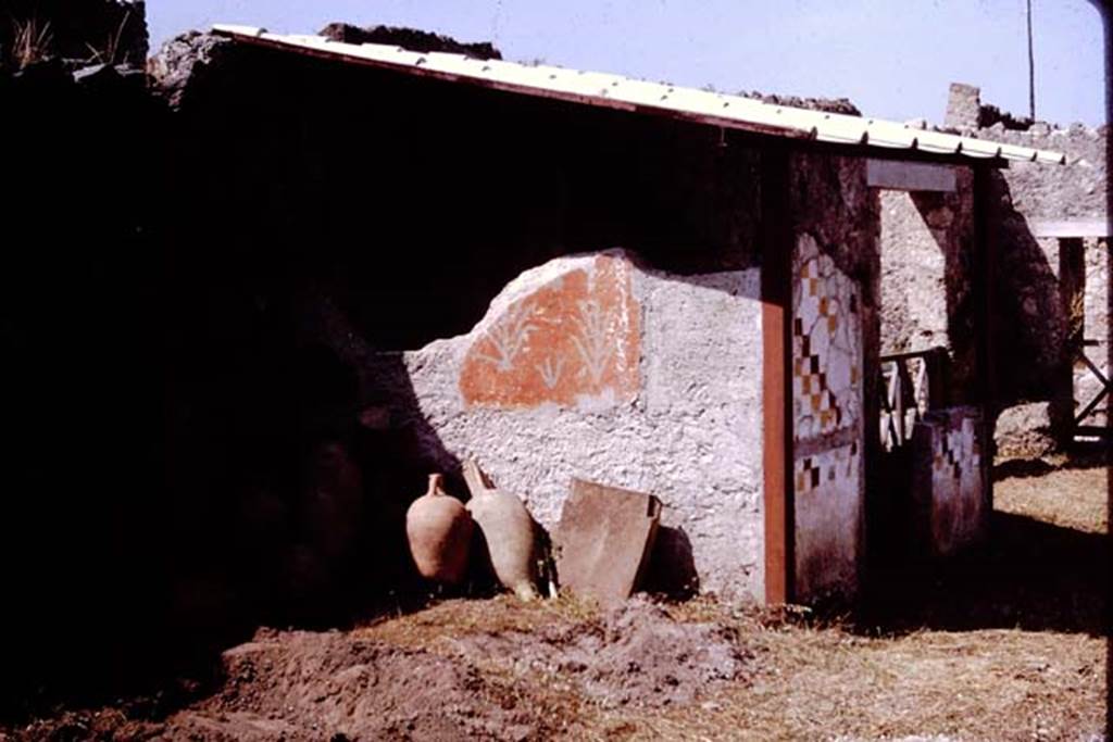 I.11.10 Pompeii. 1964. Looking towards small room against south wall of garden area. Photo by Stanley A. Jashemski.
Source: The Wilhelmina and Stanley A. Jashemski archive in the University of Maryland Library, Special Collections (See collection page) and made available under the Creative Commons Attribution-Non Commercial License v.4. See Licence and use details.
J64f1565