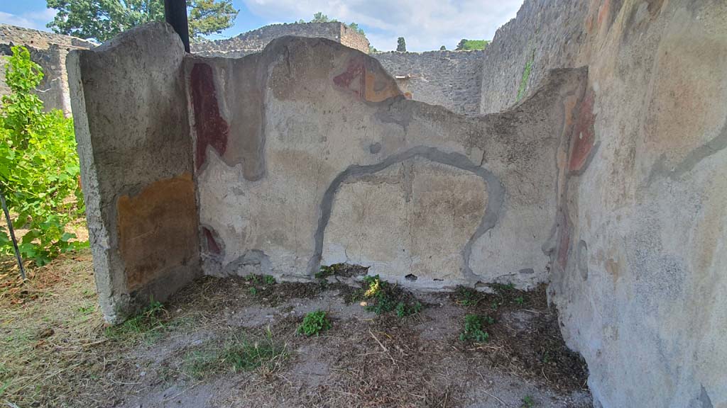 I.11.10 Pompeii. July 2021. Looking towards east wall.
Foto Annette Haug, ERC Grant 681269 DÉCOR.