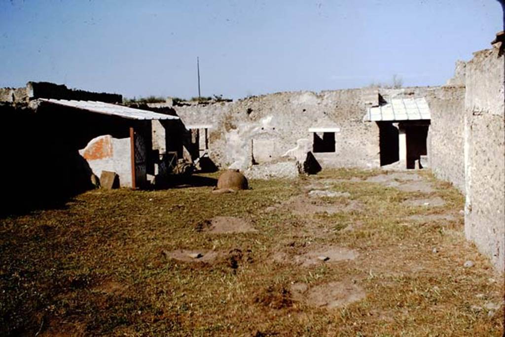 I.11.10 Pompeii. 1964. Looking westwards along the excavations. Photo by Stanley A. Jashemski.
Source: The Wilhelmina and Stanley A. Jashemski archive in the University of Maryland Library, Special Collections (See collection page) and made available under the Creative Commons Attribution-Non Commercial License v.4. See Licence and use details.
J64f1522
