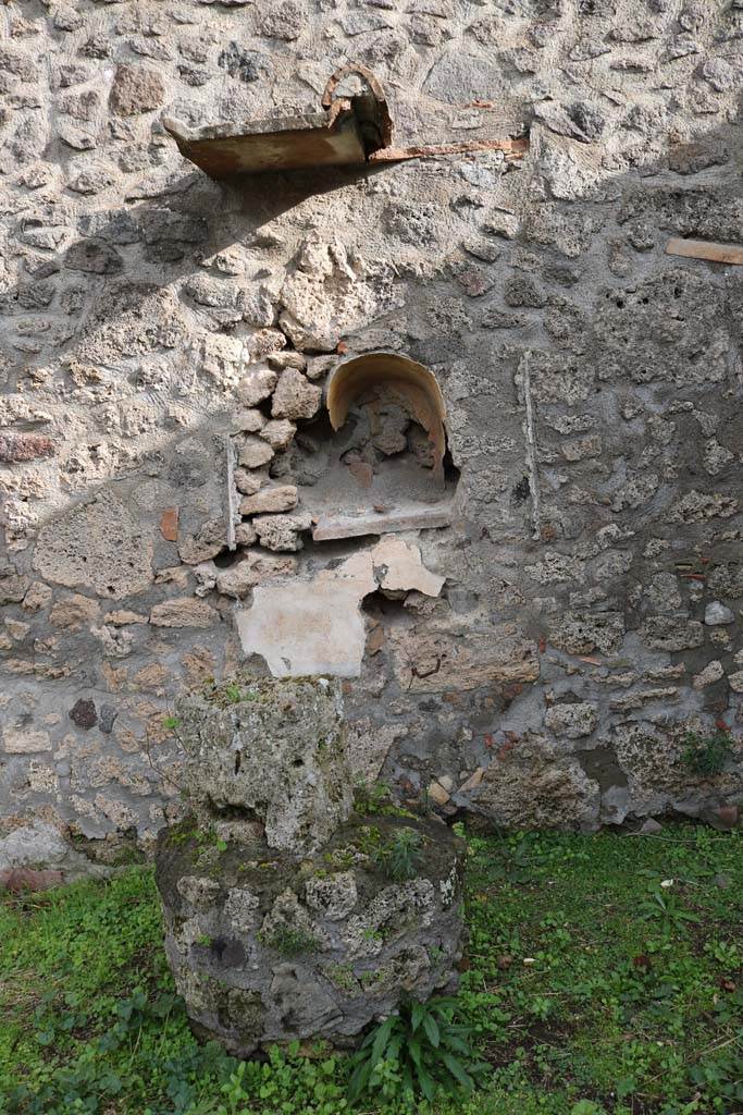 I.11.10 Pompeii. December 2018. 
Lararium on the east wall with masonry altar beneath it. Photo courtesy of Aude Durand.
