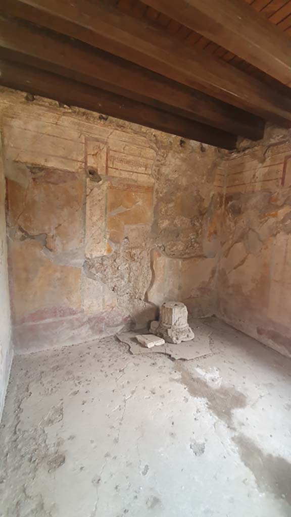 I.11.10 Pompeii. July 2021. North wall and north-east corner.
Foto Annette Haug, ERC Grant 681269 DÉCOR.
