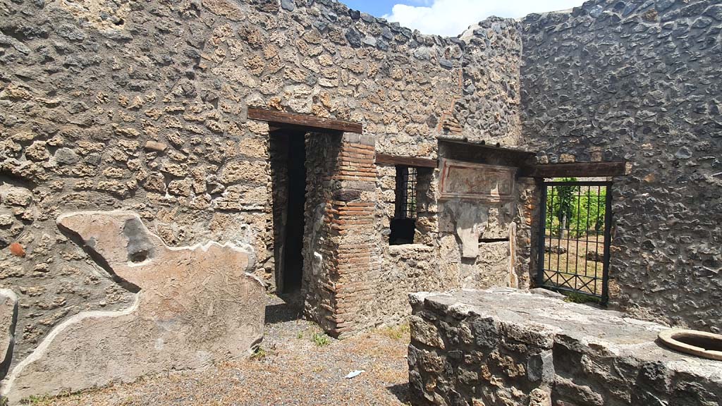 I.11.11 Pompeii. July 2021. Looking towards north wall of bar-room, from behind counter.
Foto Annette Haug, ERC Grant 681269 DÉCOR.