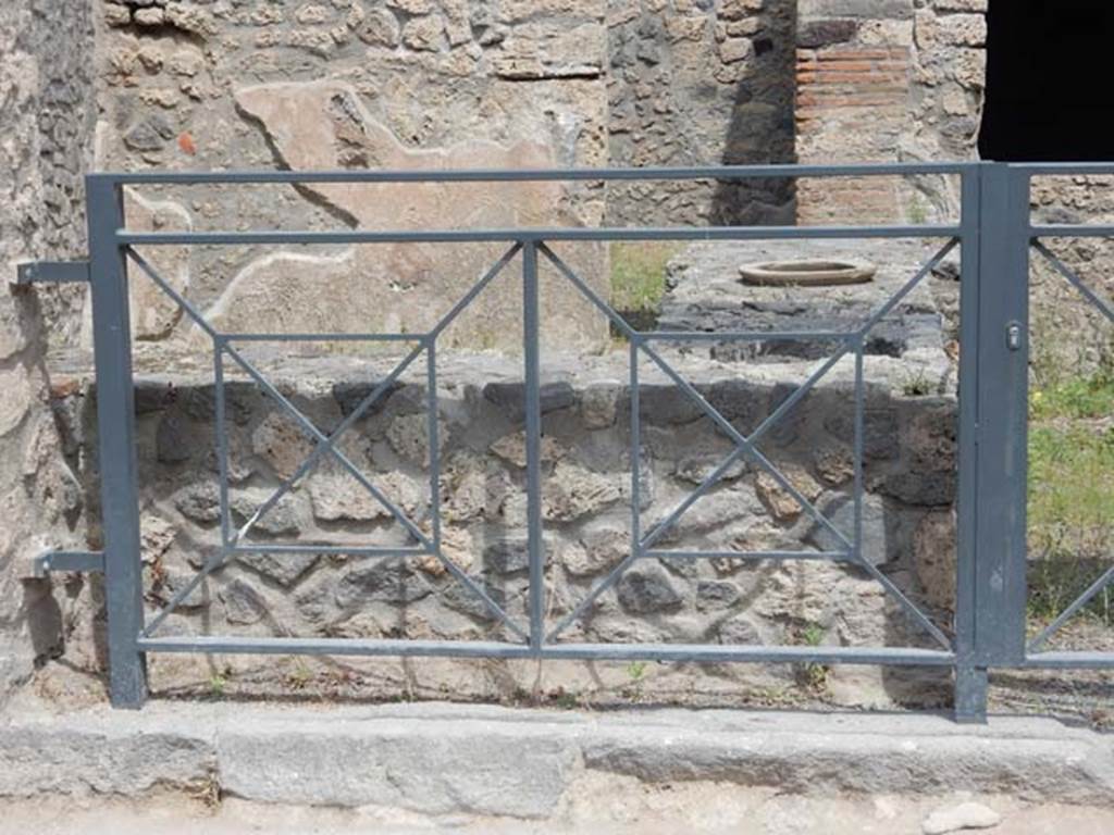 I.11.11 Pompeii. May 2017. Looking north across counter in bar-room. Photo courtesy of Buzz Ferebee.