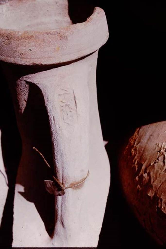 I.11.11 Pompeii. 1964. Amphora addressed “to the copo, Euxinus, near the ampitheatre at Pompeii”. Photo by Stanley A. Jashemski.
Source: The Wilhelmina and Stanley A. Jashemski archive in the University of Maryland Library, Special Collections (See collection page) and made available under the Creative Commons Attribution-Non Commercial License v.4. See Licence and use details. J64f1556