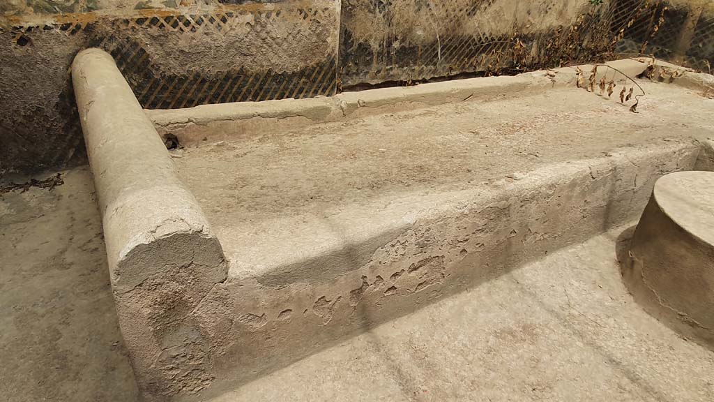 I.11.16 Pompeii. July 2021. Room 6, couch against north wall of triclinium.
Foto Annette Haug, ERC Grant 681269 DÉCOR.