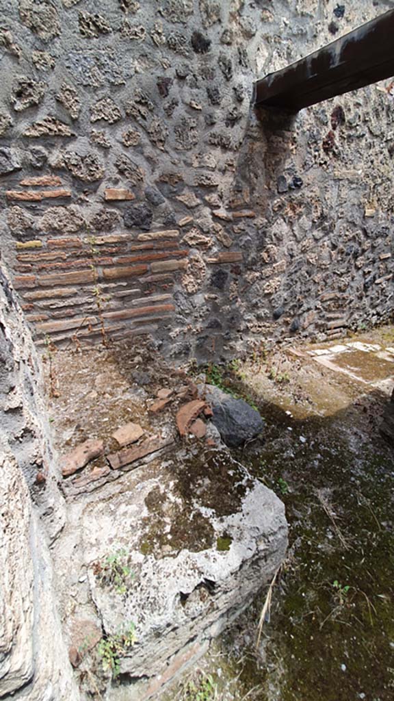 I.11.16 Pompeii. July 2021.
Kitchen area 10, looking east on east side of doorway towards base for stairs.
Foto Annette Haug, ERC Grant 681269 DÉCOR.
