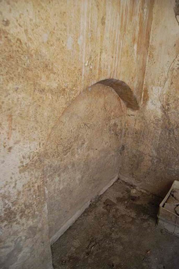 I.11.16 Pompeii. May 2103. Room 7A, arched recess in south-east corner. Photo courtesy of Paula Lock.