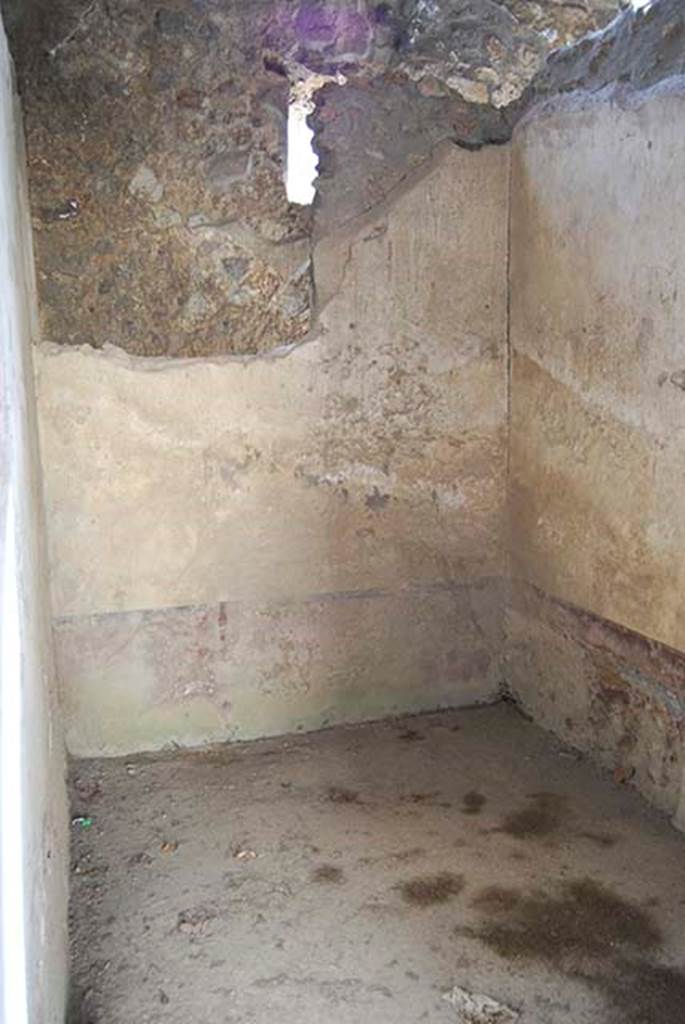 I.11.16 Pompeii. May 2103. Room 4, looking west into room. Photo courtesy of Paula Lock.
According to Packer, on the north side of this room was a bed niche or recess.