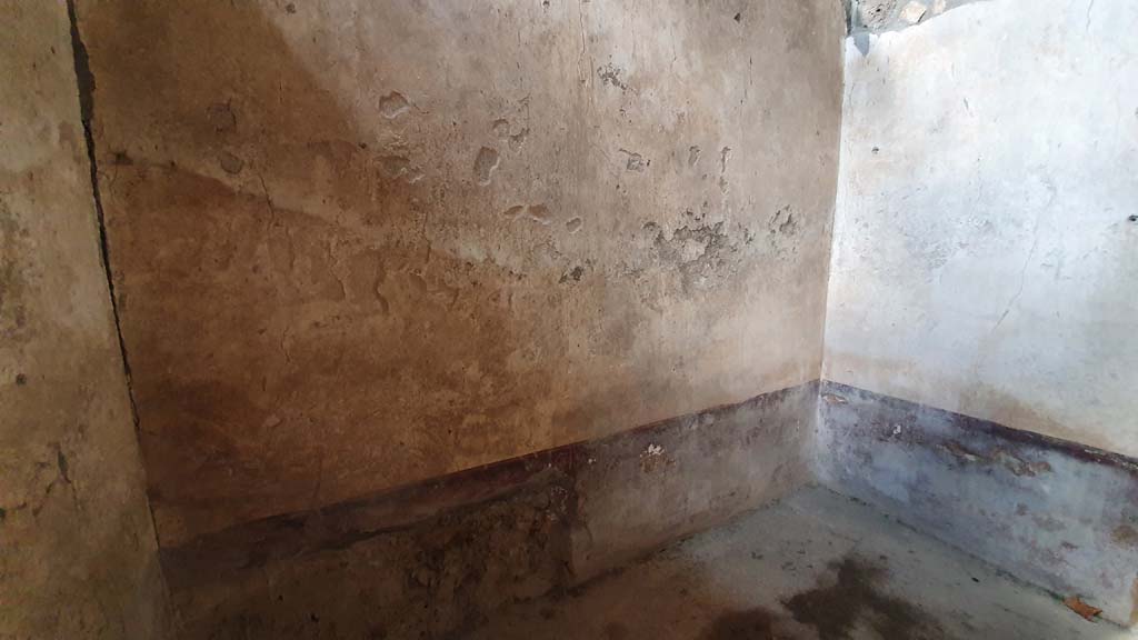 I.11.16 Pompeii. July 2021. Room 4, looking towards north wall and north-east corner.
Foto Annette Haug, ERC Grant 681269 DÉCOR.