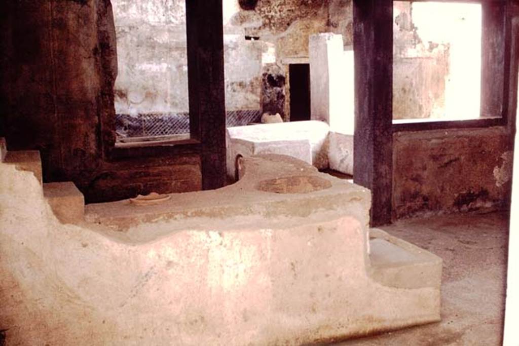 I.11.16 Pompeii. 1964. Looking east across bar counter. Photo by Stanley A. Jashemski.
Source: The Wilhelmina and Stanley A. Jashemski archive in the University of Maryland Library, Special Collections (See collection page) and made available under the Creative Commons Attribution-Non Commercial License v.4. See Licence and use details.
J64f1815