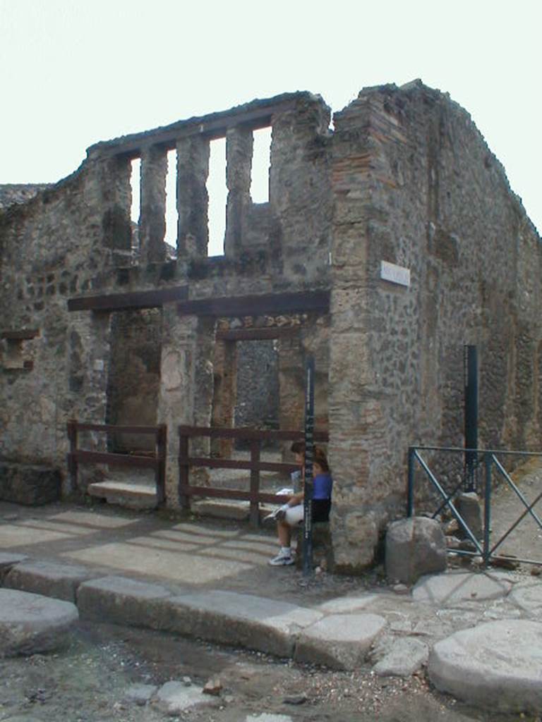 I.12.2 and I.12.1 Pompeii. December 2006. Entrances.