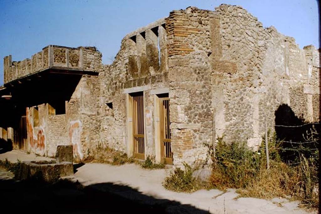I.12.2 and I.12.1 Pompeii. 1964. Entrance doorways, looking east along Via dell’Abbondanza. Photo by Stanley A. Jashemski.
Source: The Wilhelmina and Stanley A. Jashemski archive in the University of Maryland Library, Special Collections (See collection page) and made available under the Creative Commons Attribution-Non Commercial License v.4. See Licence and use details.
J64f1647