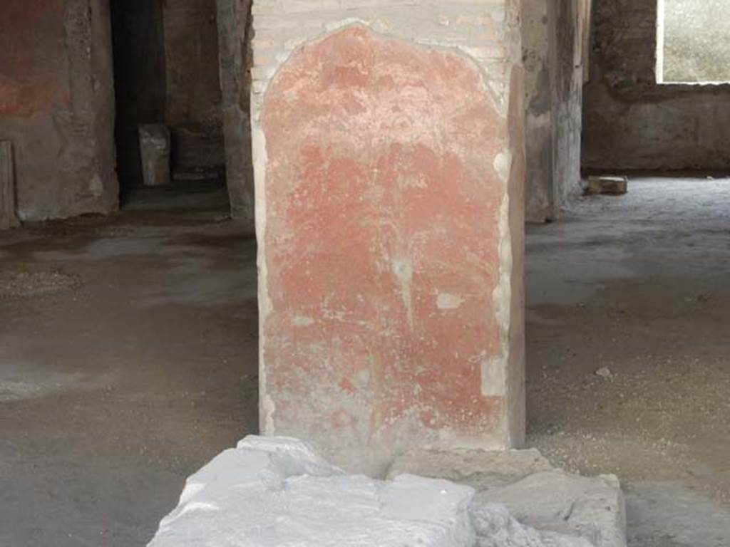 I.12.3 Pompeii, May 2018. Room 1, detail of remains of painting on pilaster. Photo courtesy of Buzz Ferebee.
