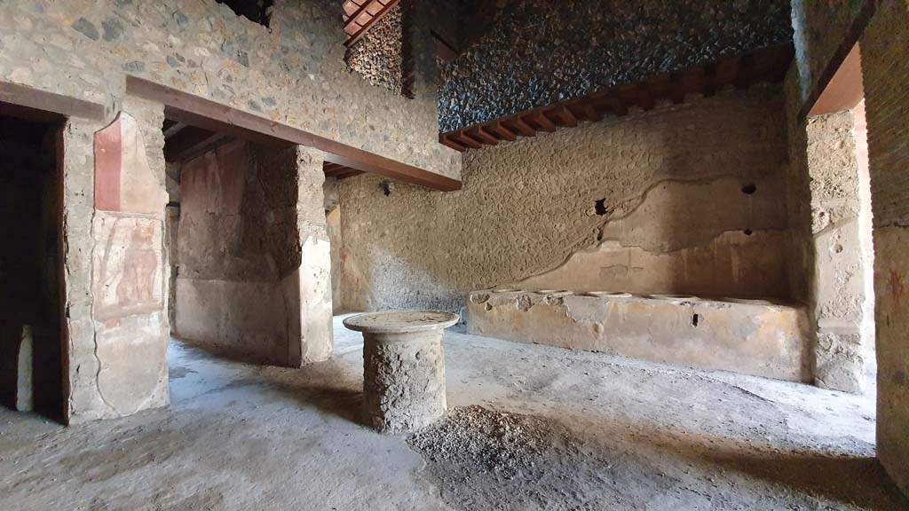 I.12.3 Pompeii. July 2021. Room 1, looking south-west across courtyard.
Foto Annette Haug, ERC Grant 681269 DÉCOR