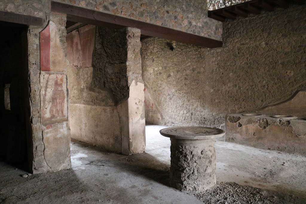I.12.3 Pompeii. December 2018.
Room 1, looking south-west in courtyard, towards corridor and rear room. Photo courtesy of Aude Durand.