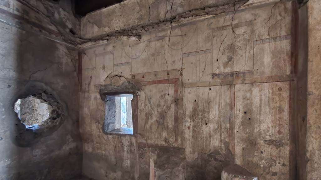 I.12.3 Pompeii. July 2021. Room 2, detail of west wall with window, on right.
Foto Annette Haug, ERC Grant 681269 DÉCOR
