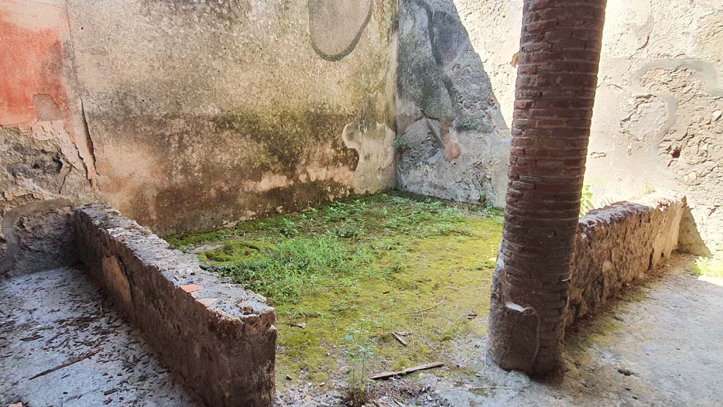 I.12.3 Pompeii. July 2021. Looking across garden area towards south wall, south-west corner and west wall.
Foto Annette Haug, ERC Grant 681269 DÉCOR