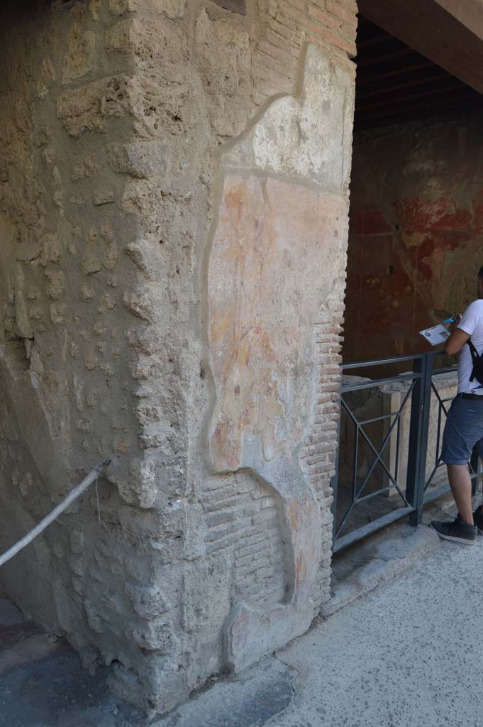 I.12.4, on left, and I.12.3, on right. October 2017. Pilaster between doorways.
Foto Taylor Lauritsen, ERC Grant 681269 DÉCOR.