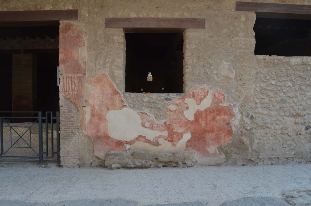 I.12.3 Pompeii. October 2017. Graffiti and painted plaster on wall to west of doorway.
Foto Taylor Lauritsen, ERC Grant 681269 DÉCOR.