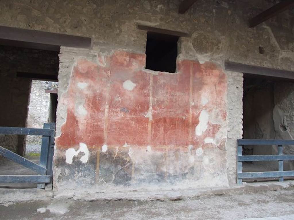 I.12.5 Pompeii. December 2006. Painted wall plaster between two doorways. I.12.4
High up near the architrave, on the west side (right) of the doorway of I.12.5, a large painted head was found. This showed the personification of Alessandria, or of Egypt, looking straight ahead. Her head was covered with the usual tusks of an elephant.
On the left side of the large painted head, where the stucco is now missing, was a painted Mercury. Mercury (0.56m high) was standing with his caduceus leaning on his left shoulder.
His purse was in his right hand. Many graffiti were recorded from the walls between I.12.5 and I.12.4. See Notizie degli Scavi di Antichità, 1914, (p.181-2)
See Varone, A. and Stefani, G., 2009. Titulorum Pictorum Pompeianorum, Rome: L’erma di Bretschneider. (p.154-5)