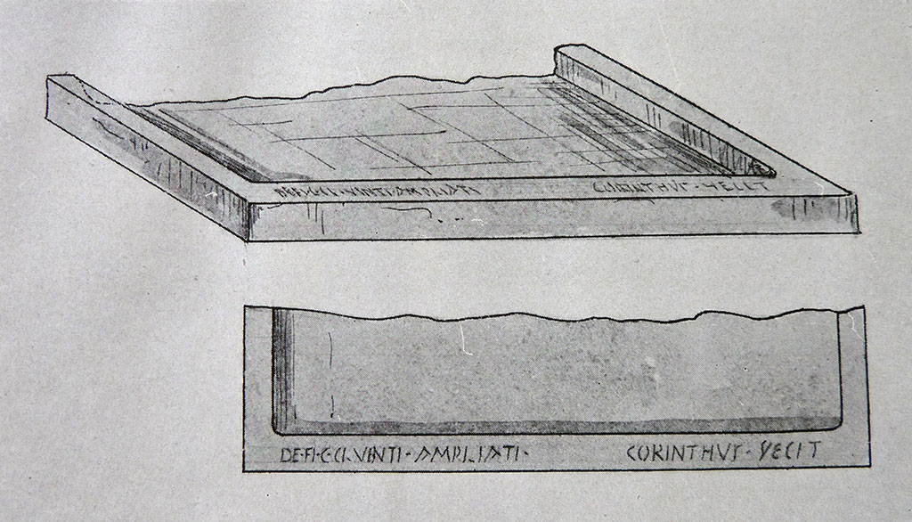 II.2.4 Pompeii. Large terracotta table with raised border.
According to Spinazzola, a large thick table/board with raised border (m.1.18 side to side), was found badly mutilated in this house.
On the border of the pottery table/board, the potter (Corinthus) signed this, accompanying his name with the pottery workshop
"de fi(glinis) C(ai) Cluenti Ampliati – Corinthus fecit", of which he evidently was the master maker (see I.7.4).
Spinazzola, V. Pompei, alla luce degli Scavi Nuovi di Via dell’Abbondanza (Anni 1910-1923), Vol.2, p.687, fig.651.