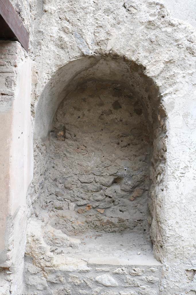 I.12.5 Pompeii. December 2018.
Largest arch/alcove in north-east corner of garden area. Photo courtesy of Aude Durand.