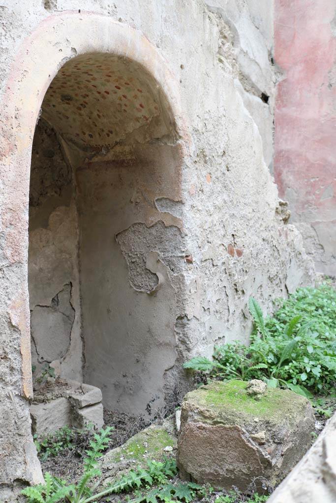I.12.5 Pompeii. December 2018.
Looking towards smallest alcove/lararium with remaining painted decoration. Photo courtesy of Aude Durand.