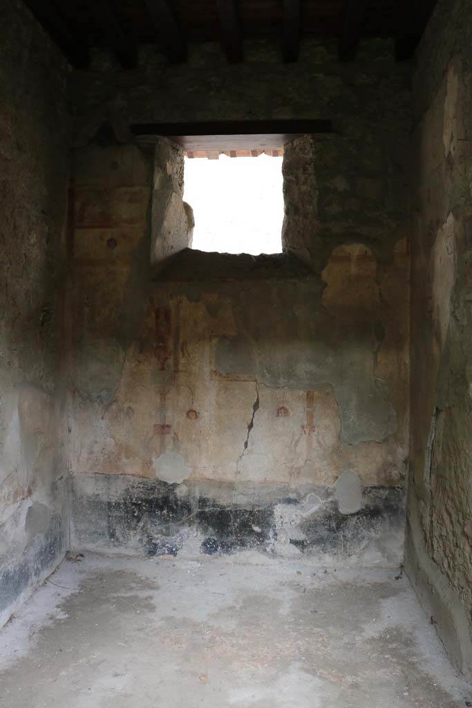 I.12.5 Pompeii. December 2018.
Looking towards north wall of cubiculum with window overlooking Via dell’Abbondanza.
Photo courtesy of Aude Durand.