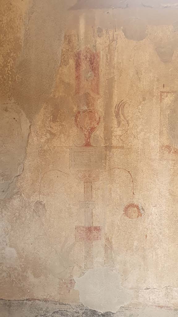 I.12.5 Pompeii. July 2021.
Detail of painted decoration on north wall of cubiculum on west side.
Foto Annette Haug, ERC Grant 681269 DÉCOR.