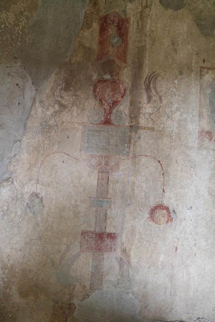 I.12.5 Pompeii. December 2018.
Detail of painted decoration on north wall of cubiculum, west side. Photo courtesy of Aude Durand.