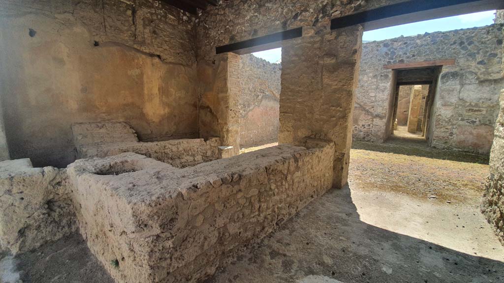 I.12.5 Pompeii. July 2021.
Looking south-east towards east side of bar-room and south across atrium to corridor leading to garden at rear.
Foto Annette Haug, ERC Grant 681269 DÉCOR.