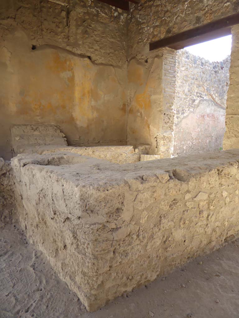 I.12.5 Pompeii. September 2015. Looking south-east across counter.
Foto Annette Haug, ERC Grant 681269 DÉCOR.