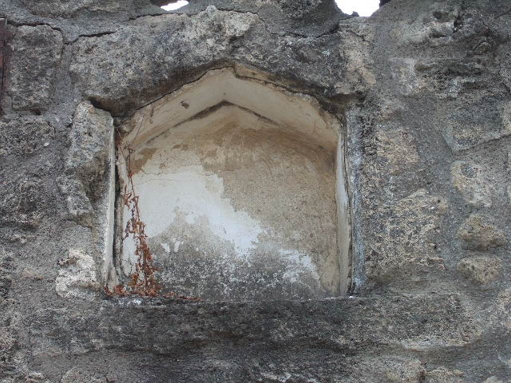 I.12.7 Pompeii. December 2005. Niche on outside wall