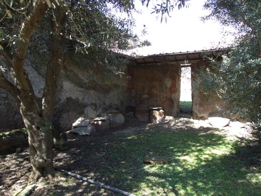 I.12.8 Pompeii. March 2009. Room 9. Looking north west across peristyle garden.
