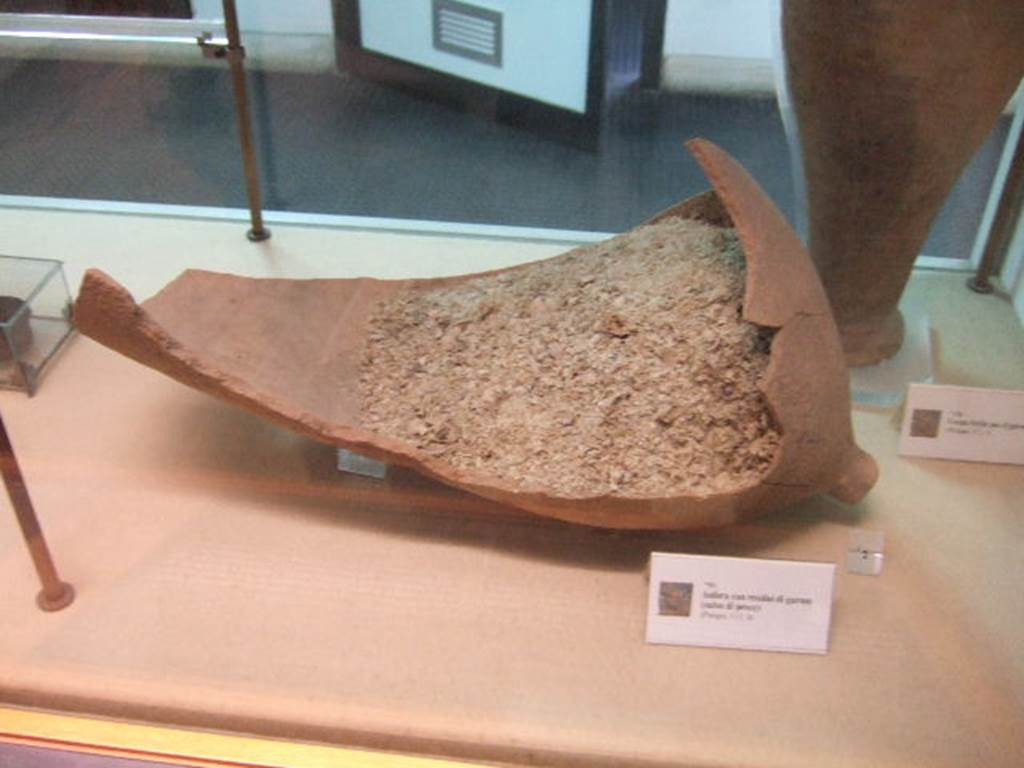 I.12.8 Pompeii. Amphora with residue of Garum from I.12.8. Now in Boscoreale Antiquarium.