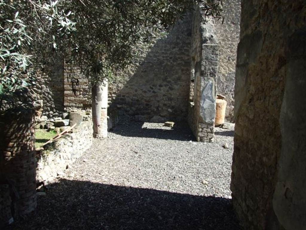 I.12.8 Pompeii. March 2009. Looking east across south portico, with columns in low wall to support roof of portico.
