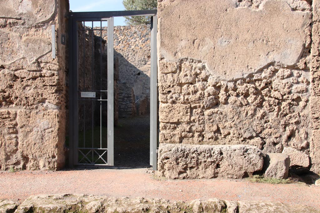 I.12.8 Pompeii. October 2022.
Looking north towards entrance doorway, with bench/seat on east side. Photo courtesy of Klaus Heese.