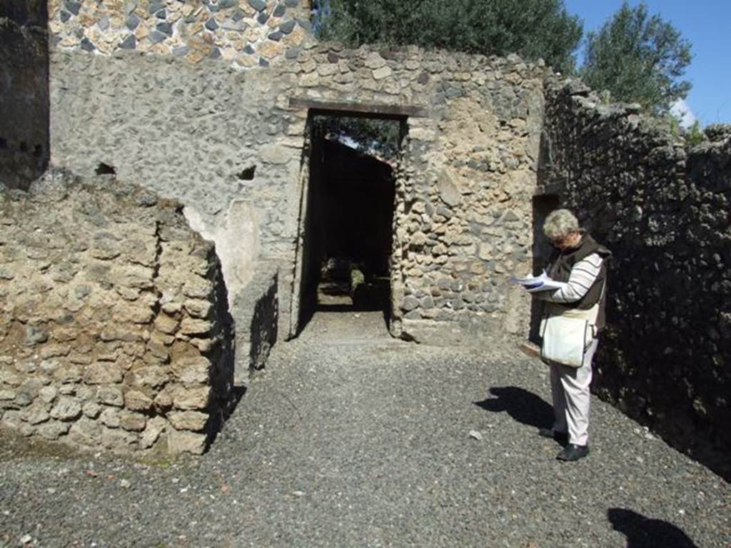 I.12.8 Pompeii. March 2009. Room 5. Looking north to door to south portico of peristyle, with door to room 6, on west (left).